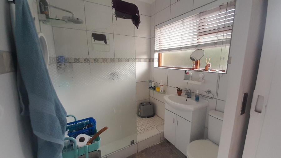 To Let 1 Bedroom Property for Rent in Kenilworth Western Cape